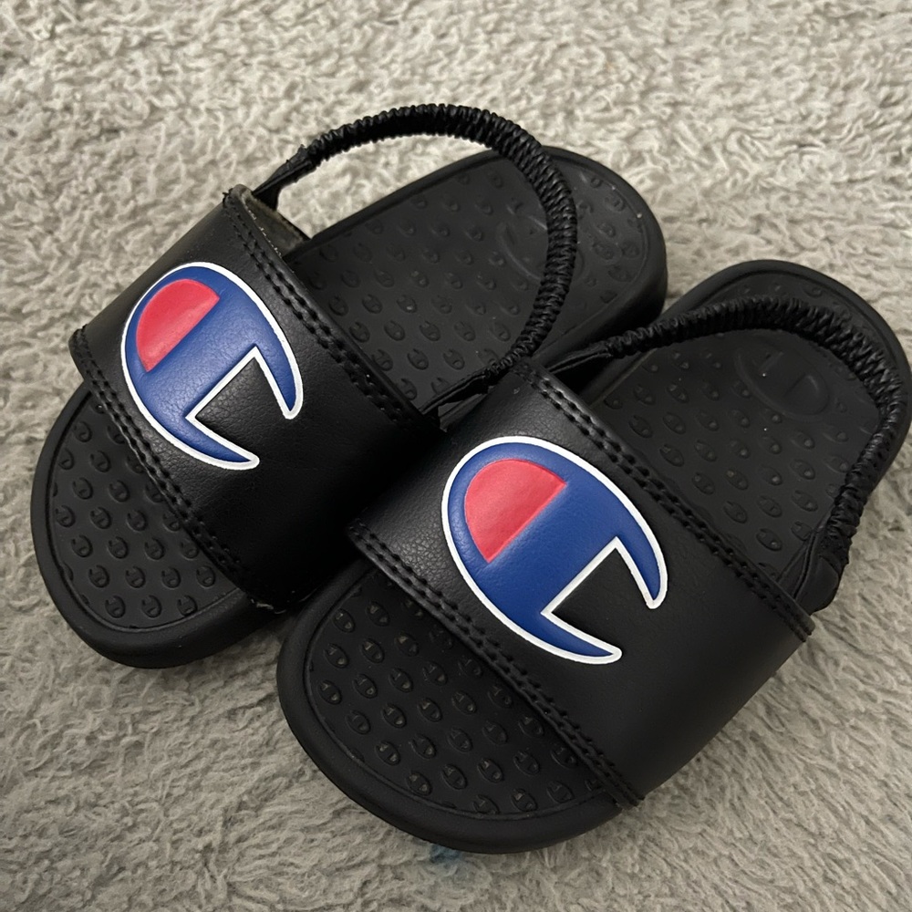 Kids champion slides with back strap size 7